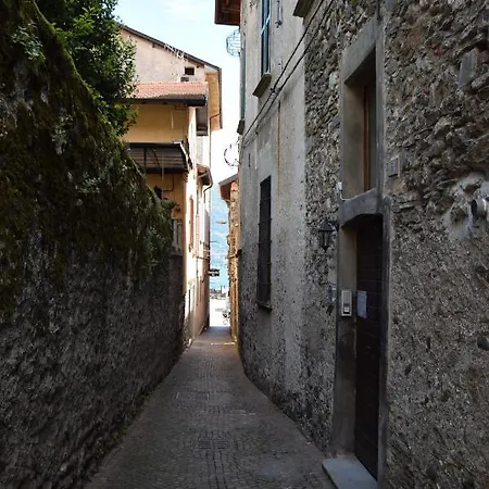 Pensión Alloggio D'epoca In Centro Storico A Dongo